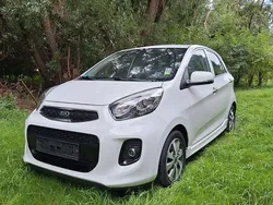 Weiß Gebraucht 2016 Kia Picanto Kleinwagen | 5.900 € (Fairer Preis)
