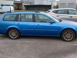 Blau Gebraucht 2001 Ford Mondeo Kombi | 1.550 € (Etwas zu teuer)