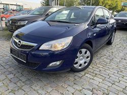 Royal blau Gebraucht 2012 Opel Astra Edition Kleinwagen | 5.500 € (Fairer Preis)