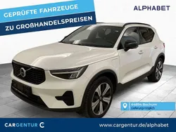 Crystal weißperleffekt Gebraucht 2022 Volvo XC40 Plus SUV | 31.190 € (Fairer Preis)