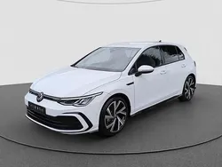 Pure white Gebraucht 2023 VW Golf VIII R-line Limousine | 30.540 € (Guter Preis)