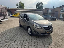 Grau Gebraucht 2011 Opel Meriva Design Edition Van / Kleinbus | 5.150 € (Guter Preis)