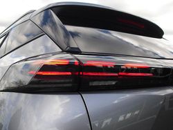 Gris artense Gebraucht 2024 Peugeot 2008 Allure SUV | 22.520 € (Fairer Preis)