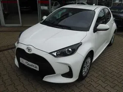Schneeweiss Gebraucht 2022 Toyota Yaris Comfort Kleinwagen | 14.990 € (Fairer Preis)