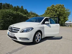 Weiß Gebraucht 2012 Mercedes B200 Edition 1 Van / Kleinbus | 9.999 € (Fairer Preis)