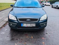 Grau Gebraucht 2006 Ford Focus Kleinwagen | 2.000 € (Fairer Preis)