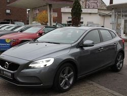 Grau Gebraucht 2016 Volvo V40 Kinetic Limousine | 13.900 € (Guter Preis)