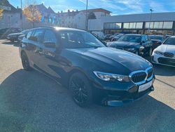 Schwarz Gebraucht 2022 BMW 320e Sport Line Kombi | 17.800 €