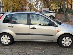 Silber Gebraucht 2006 Ford Fiesta Kleinwagen | 2.300 €