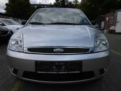 Silber Gebraucht 2002 Ford Fiesta Ghia Kleinwagen | 1.300 € (Fairer Preis)