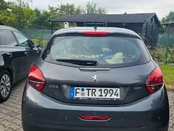 Grau Gebraucht 2015 Peugeot 208 Allure Kleinwagen | 6.400 € (Etwas zu teuer)