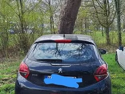 Schwarz Gebraucht 2017 Peugeot 208 Active Kleinwagen | 8.200 € (Fairer Preis)