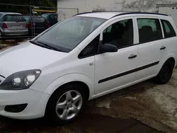 Weiß Gebraucht 2009 Opel Zafira Edition Van / Kleinbus | 2.200 € (Guter Preis)