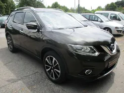 Dark olive Gebraucht 2015 Nissan X-Trail Tekna SUV | 12.450 € (Fairer Preis)