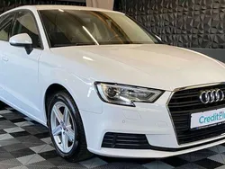 Weiß Gebraucht 2020 Audi A3 Sportback Comfort Limousine | 20.990 € (Superpreis)