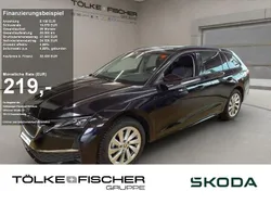 Schwarz magic perleffekt (metallic) Gebraucht 2024 Skoda Octavia Selection Kombi | 32.433 € (Fairer Preis)