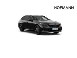Carbonschwarz metallic Neu 2025 BMW 520 M Sport Kombi | 64.405 € (Fairer Preis)