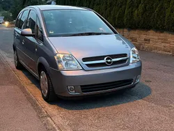 Grau Gebraucht 2006 Opel Meriva Van / Kleinbus | 1.650 € (Fairer Preis)
