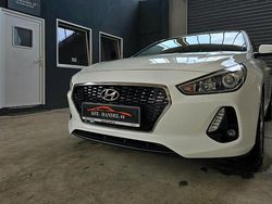 Weiß Gebraucht 2017 Hyundai i30 Trend Limousine | 11.900 € (Fairer Preis)