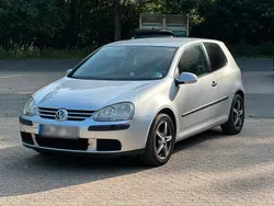 Silber Gebraucht 2005 VW Golf V Coupé | 1.200 €