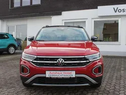 Kings red metallic (metallic) Gebraucht 2024 VW T-Roc Style SUV | 27.900 € (Fairer Preis)