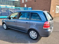 Grau Gebraucht 2008 Opel Zafira Van / Kleinbus | 5.040 €