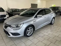 Silber Gebraucht 2017 Renault Mégane IV Experience Limousine | 10.950 € (Fairer Preis)
