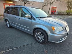 Silber Gebraucht 2012 Chrysler Town & Country Van | 11.500 €