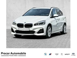 Weiß Gebraucht 2019 BMW 220 M Sport Van / Kleinbus | 24.390 € (Etwas zu teuer)