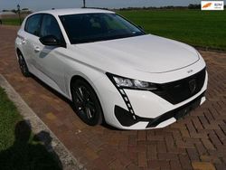 Weiß Gebraucht 2022 Peugeot 308 Active Limousine | 13.672 € (Superpreis)