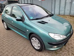Grün Gebraucht 2002 Peugeot 206 Premium Limousine | 1.950 € (Fairer Preis)