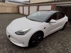 Weiß Gebraucht 2022 Tesla Model 3 Standard Range Plus Limousine | 23.499 € (Superpreis)