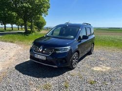 Blau Gebraucht 2023 Renault Kangoo Komfort Van / Kleinbus | 24.500 € (Fairer Preis)