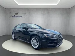 Mythosschwarz metallic Gebraucht 2015 Audi A3 Sportback Attraction Limousine | 15.990 € (Guter Preis)