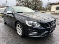 Schwarz Gebraucht 2016 Volvo V60 R-Design Kombi | 12.900 € (Etwas zu teuer)