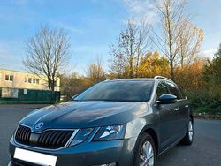 Grau Gebraucht 2018 Skoda Octavia Ambition Kombi | 9.200 € (Fairer Preis)