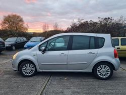 Grau Gebraucht 2011 Renault Grand Modus Van / Kleinbus | 4.600 € (Fairer Preis)