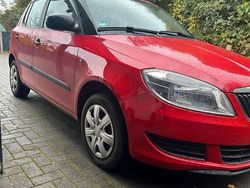 Rot Gebraucht 2011 Skoda Fabia Kleinwagen | 4.700 € (Etwas zu teuer)