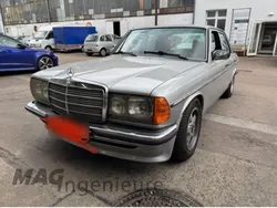 Silber Gebraucht 1977 Mercedes E280 Limousine | 15.500 €