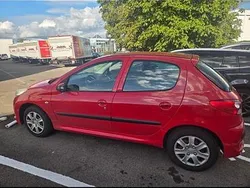 Rot Gebraucht 2011 Peugeot 206 Kleinwagen | 2.550 € (Fairer Preis)