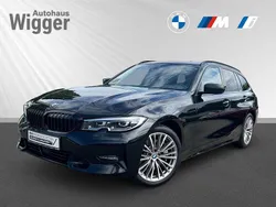 Black sapphire metallic Gebraucht 2021 BMW 330 Sport Line Kombi | 34.400 € (Fairer Preis)