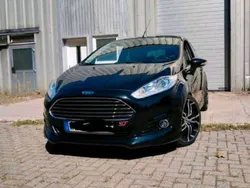 Schwarz Gebraucht 2014 Ford Fiesta Titanium Kleinwagen | 7.400 € (Fairer Preis)