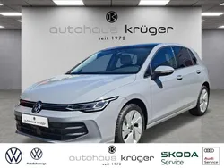 Grau Gebraucht 2024 VW Golf VIII Life Kleinwagen | 27.900 € (Teuer)