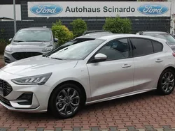 Silber Gebraucht 2024 Ford Focus ST-Line X Limousine | 26.480 € (Guter Preis)