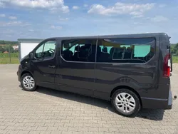 Schwarz Gebraucht 2015 Opel Vivaro Van | 17.400 € (Teuer)