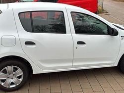Weiß Gebraucht 2014 Dacia Sandero Essentiel Limousine | 4.190 € (Guter Preis)