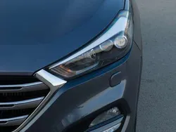 Grau Gebraucht 2016 Hyundai Tucson Premium SUV | 17.500 € (Fairer Preis)