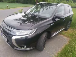Schwarz Gebraucht 2016 Mitsubishi Outlander P-HEV Plus SUV | 11.800 € (Guter Preis)