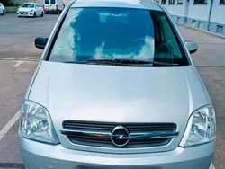 Grau Gebraucht 2004 Opel Meriva Van / Kleinbus | 2.200 € (Etwas zu teuer)