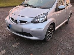 Silber Gebraucht 2005 Toyota Aygo Kleinwagen | 1.700 € (Fairer Preis)
